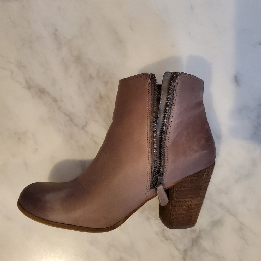BP women's trolley ankle leather bootie, size 6.5